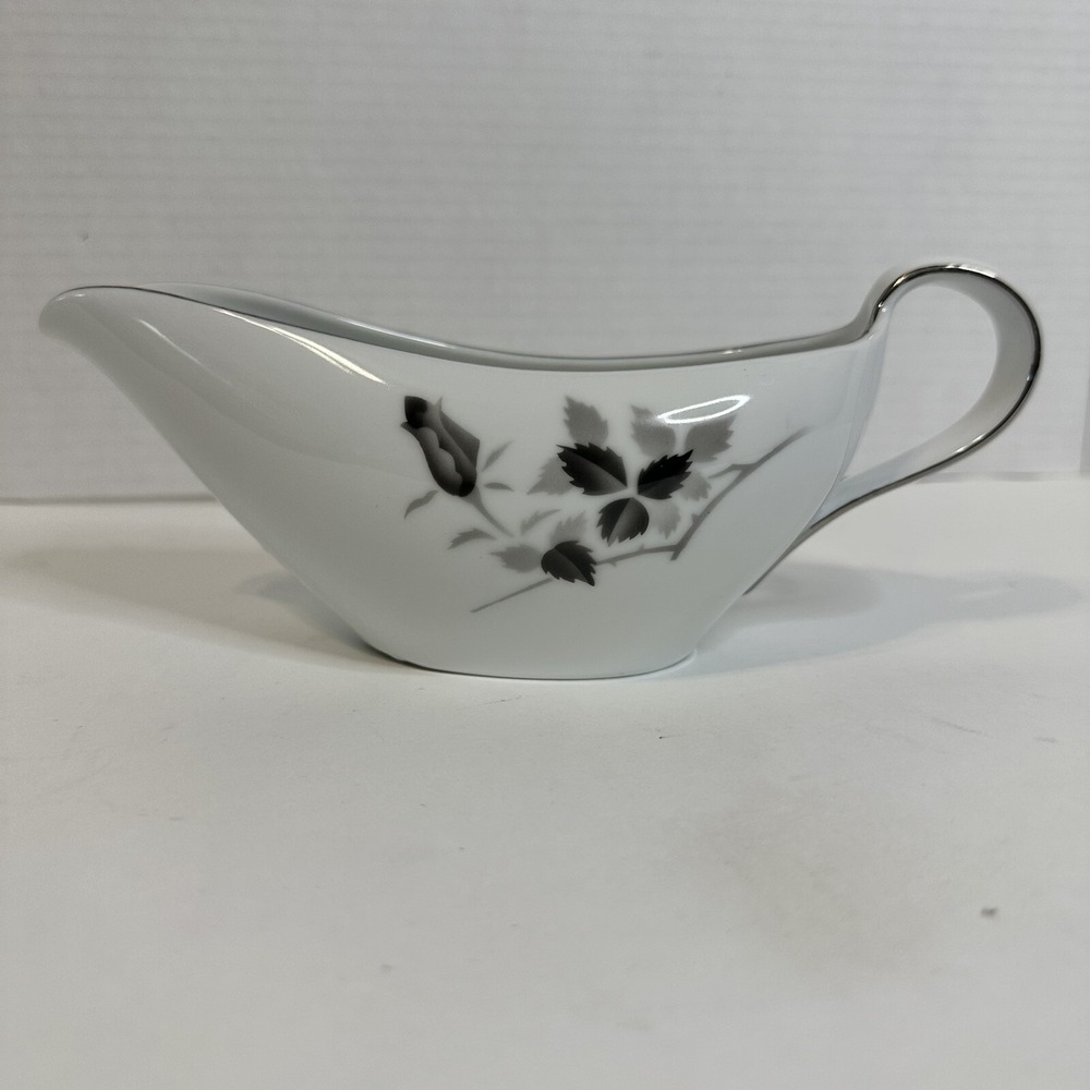 Fukagawa Arita Hand Painted Gravy Boat in Princess Black Rose 704